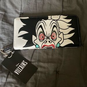 BNWT Cruella Loungefly Wallet